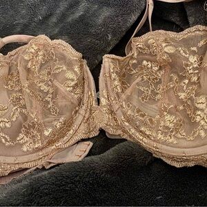 Victoria secret Elegant Lace Bra in Gold and pink.